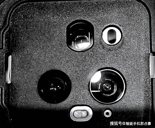 华为手机荣耀7i电池
:荣耀Magic5再次被确认：四曲面+双挖孔设计，并有拍照样张